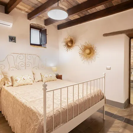 펜션 Bissantica, Heritage And Charm In Rural Sardinia 루나마트로나